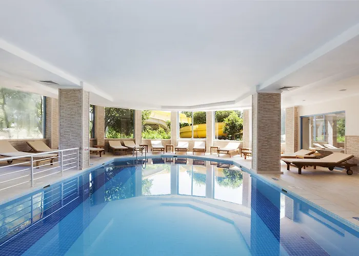 Mholiday Stone Palace Side